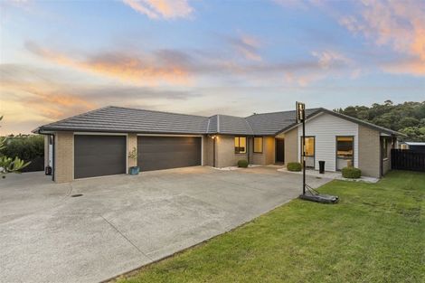 Photo of property in 6 Tirohanga Crescent, Stanmore Bay, Whangaparaoa, 0932