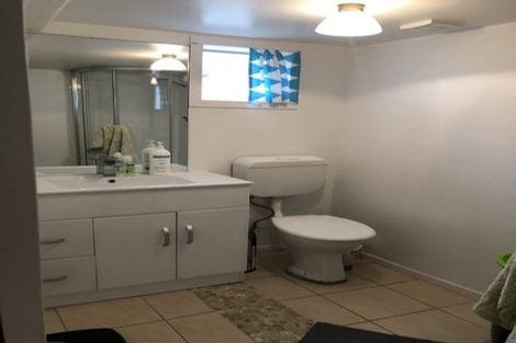 Photo of property in 11 Castaing Crescent, Te Atatu South, Auckland, 0610