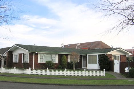 Photo of property in 17 Earl Place, Hokowhitu, Palmerston North, 4410