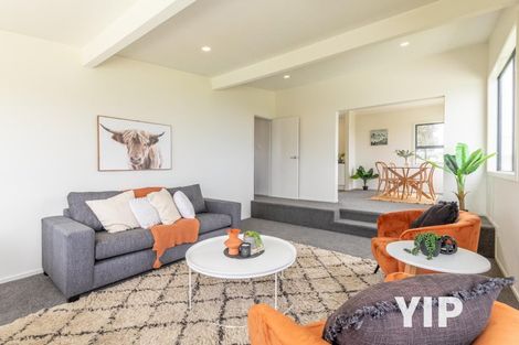 Photo of property in 4 Chapman Street, Newlands, Wellington, 6037