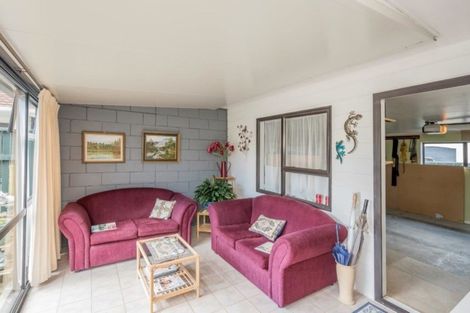 Photo of property in 15 Oriwa Street, Waikanae, 5036