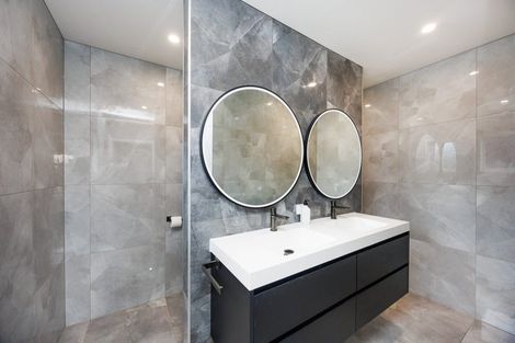 Photo of property in 37 Vaucluse Heights, Fitzherbert, Palmerston North, 4410