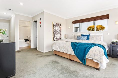 Photo of property in 26 Bernleigh Terrace, West Harbour, Auckland, 0618