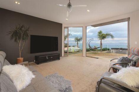 Photo of property in 1/909 Beach Road, Waiake, Auckland, 0630