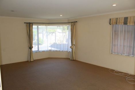Photo of property in 8a Evanda Crescent, Conifer Grove, Takanini, 2112