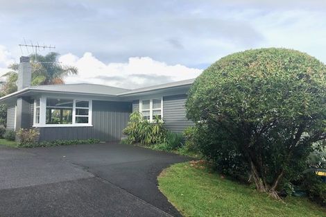 Photo of property in 17 Beach Road, Castor Bay, Auckland, 0620