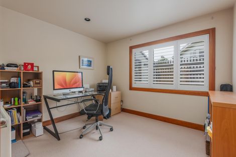 Photo of property in 18 Durham Crescent, Palmerston North, 4414