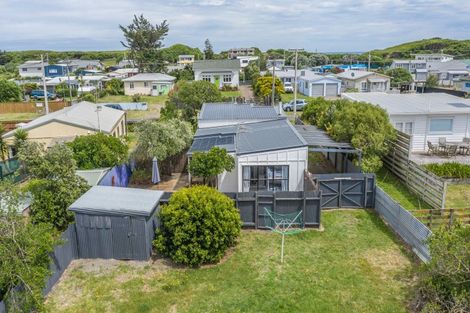 Photo of property in 15 Rangitane Street, Himatangi Beach, Foxton, 4891