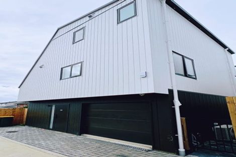 Photo of property in 12e Elcoat Avenue, Te Atatu South, Auckland, 0610