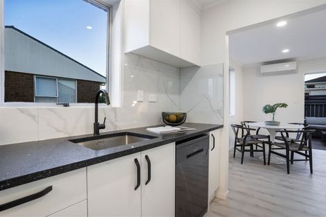 Photo of property in 2/109a Saint Lukes Road, Sandringham, Auckland, 1025