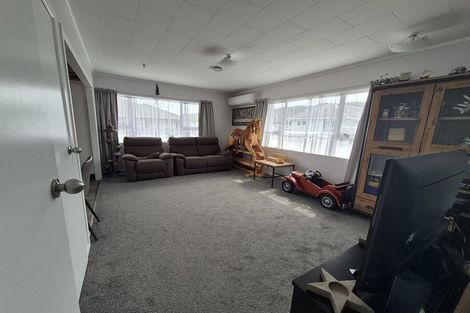 Photo of property in 2/9 Whitley Avenue, Ebdentown, Upper Hutt, 5018