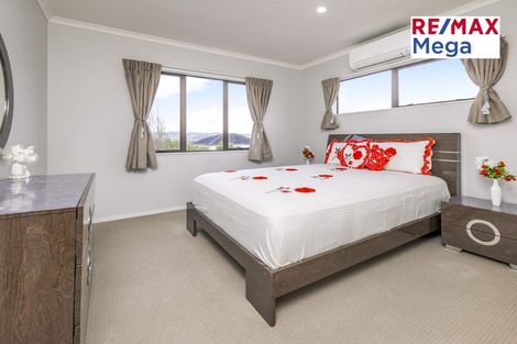 Photo of property in 10 Terrasini Drive, Flat Bush, Auckland, 2019