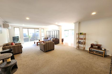 Photo of property in 16 Malin Place, Pinehill, Auckland, 0632