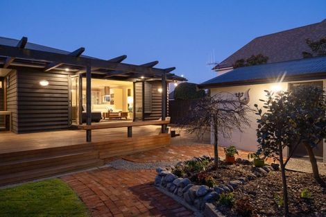 Photo of property in 42 Lincoln Terrace, Hokowhitu, Palmerston North, 4410