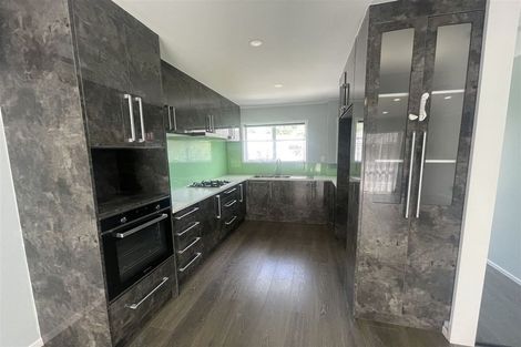 Photo of property in 1/1 Ribblesdale Road, Henderson, Auckland, 0612