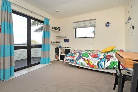 Photo of property in 1/16 Glucina Avenue, West Harbour, Auckland, 0618