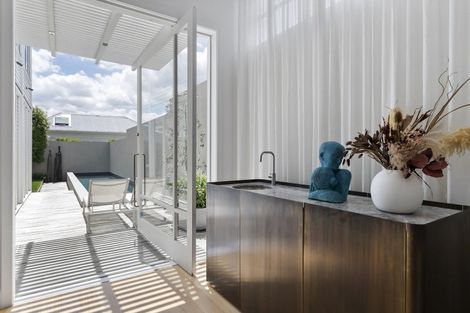 Photo of property in 28 St Marys Road, Saint Marys Bay, Auckland, 1011