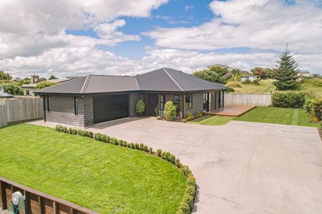 Photo of property in 5 Golf Vue Place, Castlecliff, Whanganui, 4501