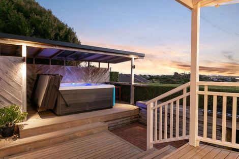 Photo of property in 93 Taylor Road, Mangere Bridge, Auckland, 2022