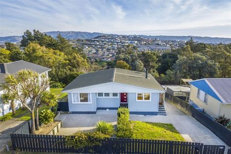 Photo of property in 16 Sasanof View, Ascot Park, Porirua, 5024