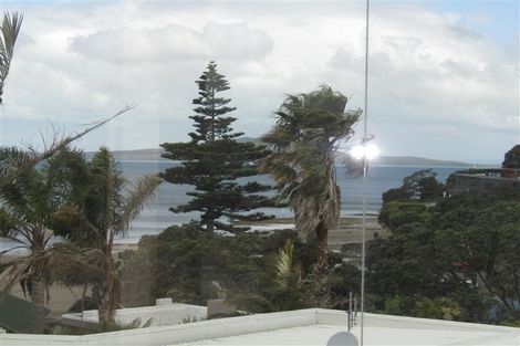 Photo of property in 2/50 Masterton Road, Rothesay Bay, Auckland, 0630