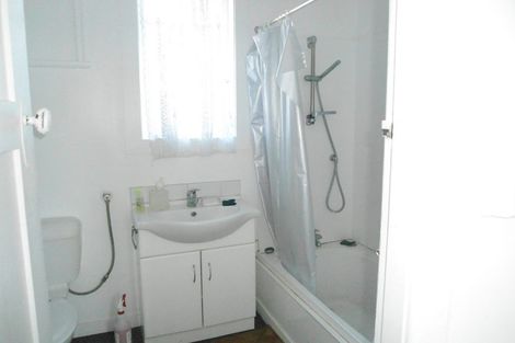 Photo of property in 2/12 Hinekohu Street, New Lynn, Auckland, 0600