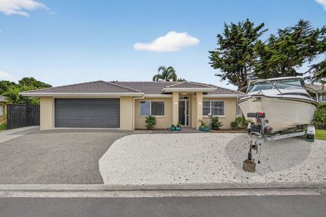 Photo of property in 6d Clearwater Cove, West Harbour, Auckland, 0618