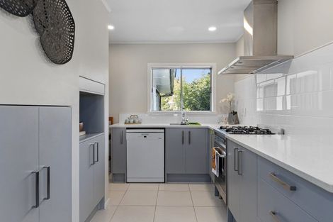 Photo of property in 10 Lynwood Place, Chedworth, Hamilton, 3210