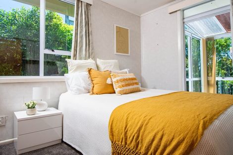 Photo of property in 8 Link Road, Newlands, Wellington, 6037