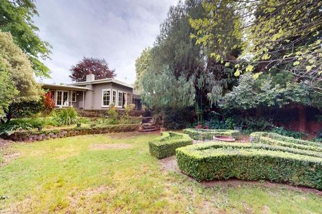 Photo of property in 19 Jensen Street, Hokowhitu, Palmerston North, 4410