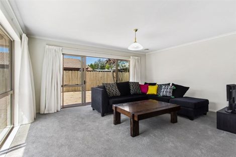 Photo of property in 30 Vanderbilt Parade, Albany, Auckland, 0632