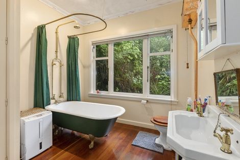 Photo of property in 15 Ferry Road, Days Bay, Lower Hutt, 5013