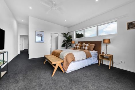 Photo of property in 14 Shearer Drive, Oakura, 4314