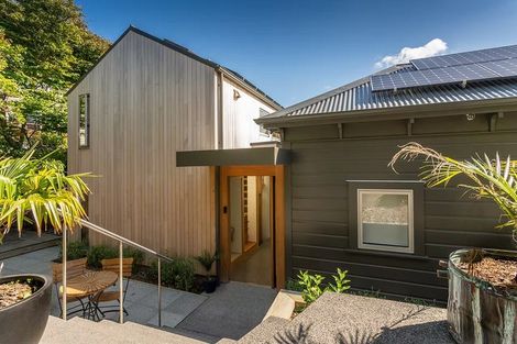 Photo of property in 62 The Crescent, Roseneath, Wellington, 6011