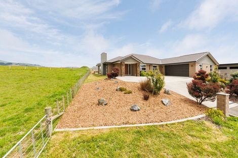 Photo of property in 206 Pacific Drive, Fitzherbert, Palmerston North, 4410