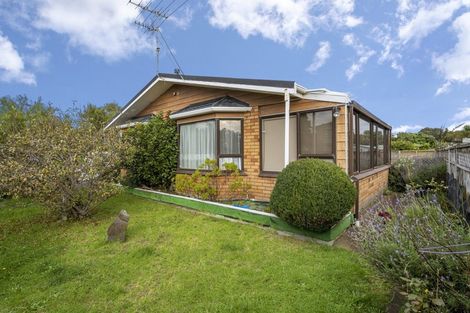 Photo of property in 32 Eruini Street, Waikanae Beach, Waikanae, 5036