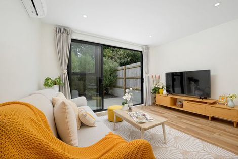 Photo of property in 22 Tokai Place, Glen Eden, 0602