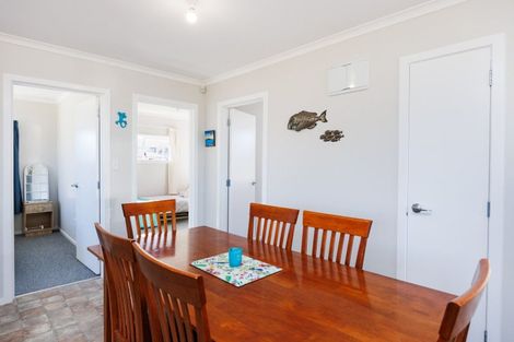 Photo of property in 13 Nelson Street, Foxton Beach, Foxton, 4815