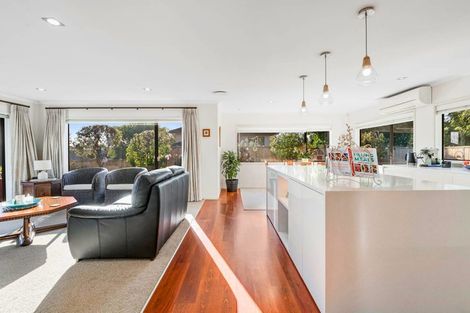 Photo of property in 14 Seamount Drive, Red Beach, 0932