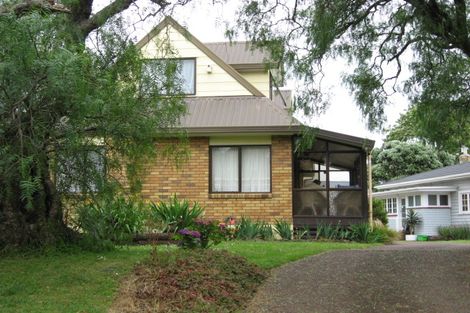 Photo of property in 19 Boyd Avenue, Mangere Bridge, Auckland, 2022