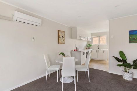 Photo of property in 2/94 Beaumonts Way, Manurewa, Auckland, 2102