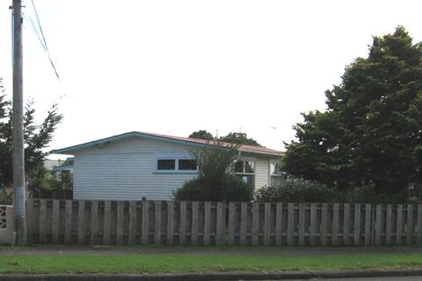Photo of property in 9 Taikata Road, Te Atatu Peninsula, Auckland, 0610