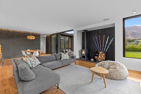 Photo of property in 6 Stackbrae Avenue, Wanaka, 9305