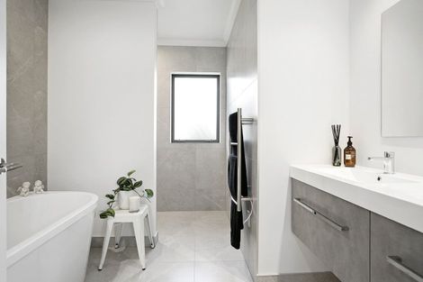 Photo of property in 18 Mike Smith Drive, Cambridge, 3434