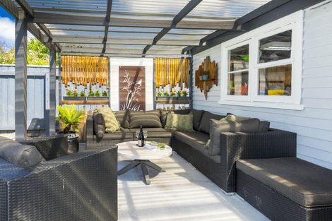 Photo of property in 20 Blue Mountains Road, Silverstream, Upper Hutt, 5019