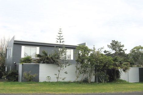 Photo of property in 123 Ocean Beach Road, Tairua, 3508