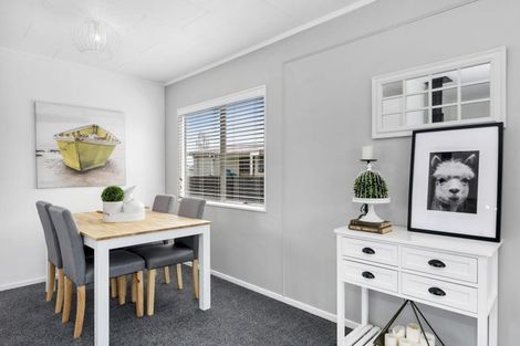 Photo of property in 24 Garland Drive, St Andrews, Hamilton, 3200