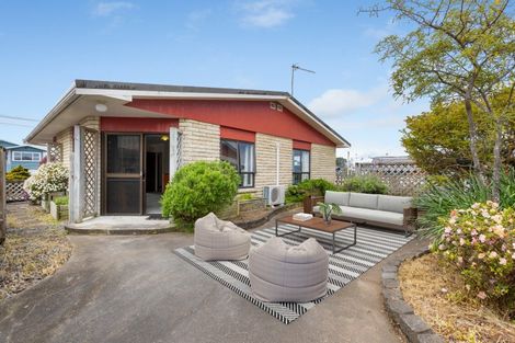 Photo of property in 14 Sackville Street, Fitzroy, New Plymouth, 4312
