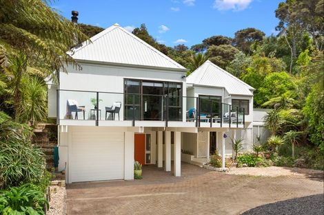 Photo of property in 38 Glenelg Road, Red Beach, 0932