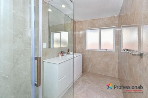 Photo of property in 38 Seresin Crescent, Flat Bush, Auckland, 2016